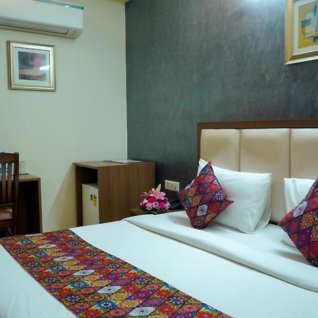 Hotel The Luxe 18 - Golf Course Road Gurgaon Eksteriør billede