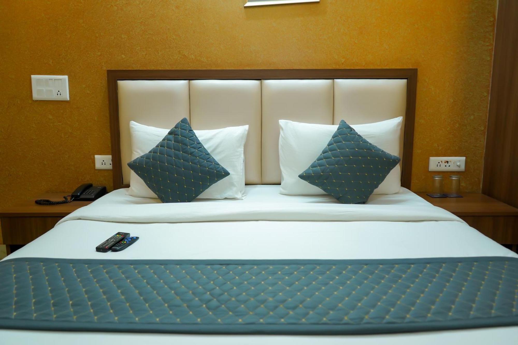 Hotel The Luxe 18 - Golf Course Road Gurgaon Eksteriør billede
