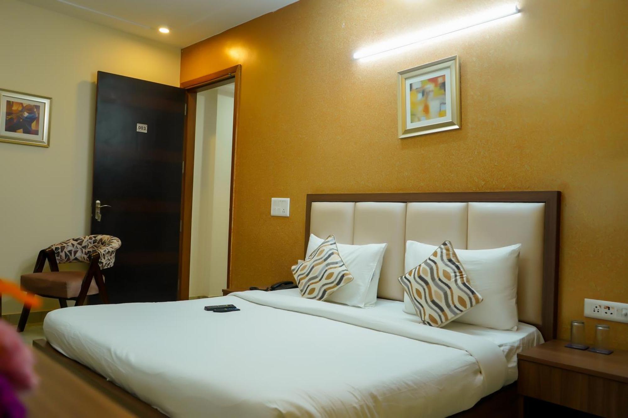Hotel The Luxe 18 - Golf Course Road Gurgaon Eksteriør billede