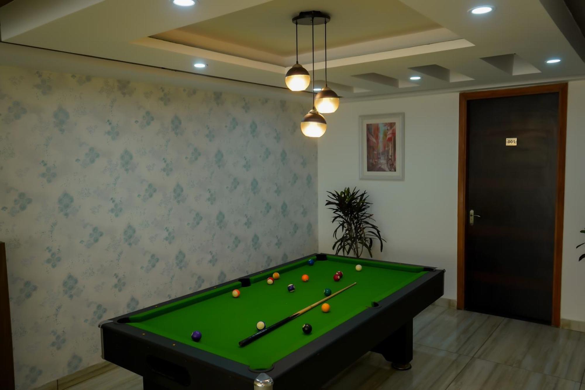 Hotel The Luxe 18 - Golf Course Road Gurgaon Eksteriør billede